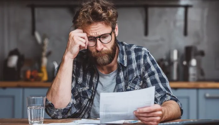 Mes parents ont des dettes : puis-je choisir de ne pas hériter afin de protéger mes enfants ?
